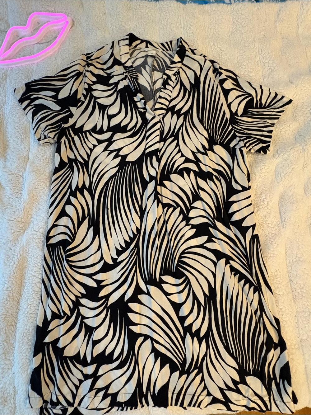 H&M Black and White Printed V-Neck Dress